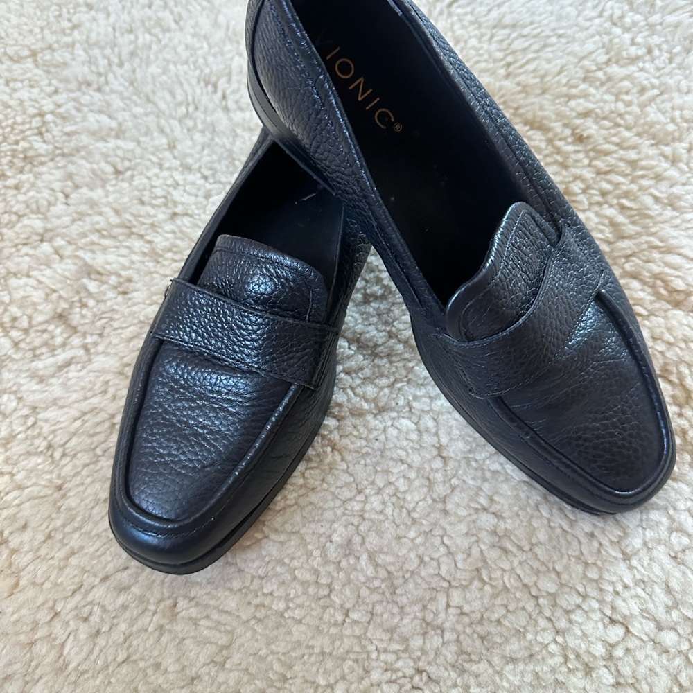 Vionic Sellah Black Leather Loafers